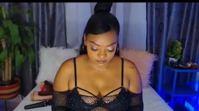 Image 2 of ishyraa Stream on Chaturbate on 18 months ago