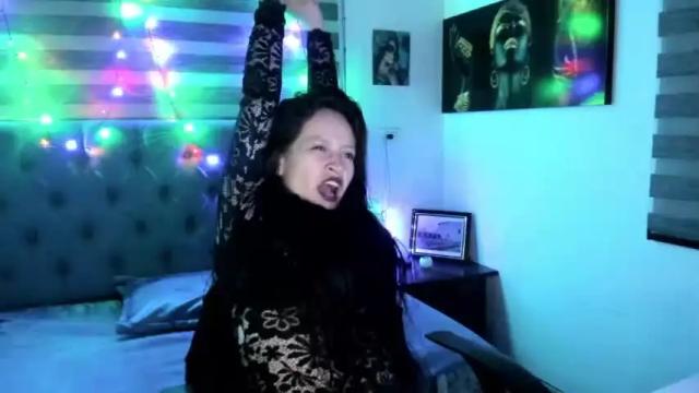 Image 6 of isishell_ Stream on Chaturbate on 17 months ago