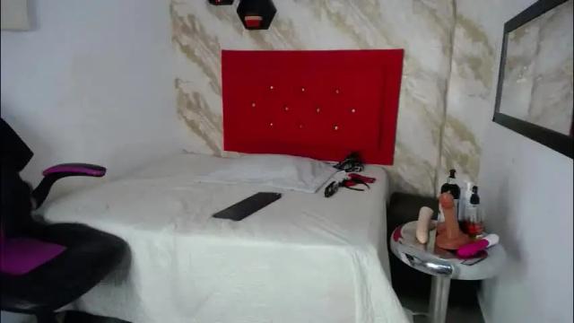 Image 4 of issa__love Stream on Chaturbate on 2 months ago