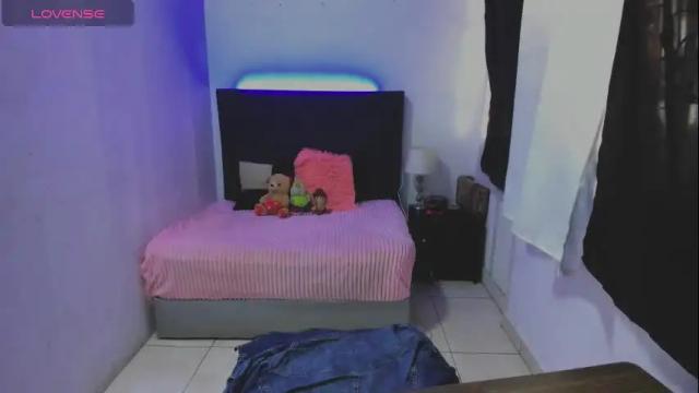 Image 10 of issa_kitty Stream on Chaturbate on 1 month ago