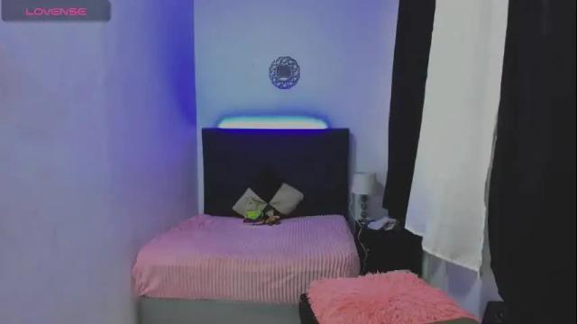 Image 3 of issa_kitty Stream on Chaturbate on 1 month ago