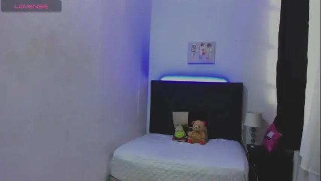 Image 12 of issa_kitty Stream on Chaturbate on 18 days ago