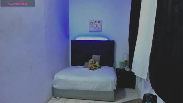 Image 12 of issa_kitty Stream on Chaturbate on 5 days ago