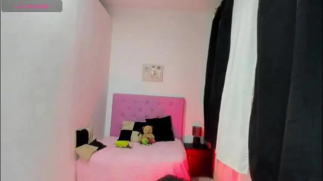 Image 7 of issa_kitty Stream on Chaturbate on 2 months ago