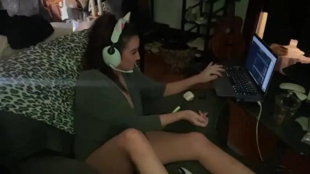 Image 7 of its_pollypocket Stream on Chaturbate on 15 months ago