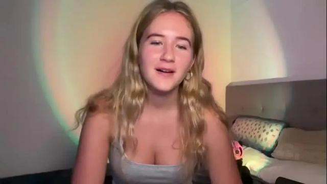 Image 2 of itsssosierra Stream on Chaturbate on 1 month ago