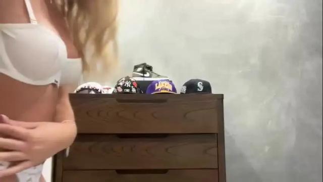 Image 7 of itsssosierra Stream on Chaturbate on 1 month ago