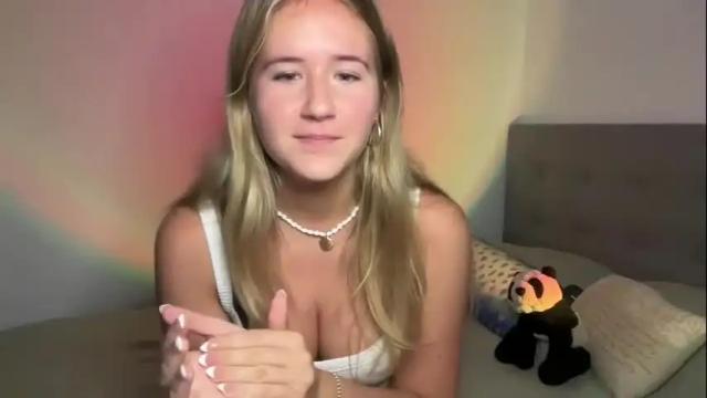 Image 4 of itsssosierra Stream on Chaturbate on 1 month ago