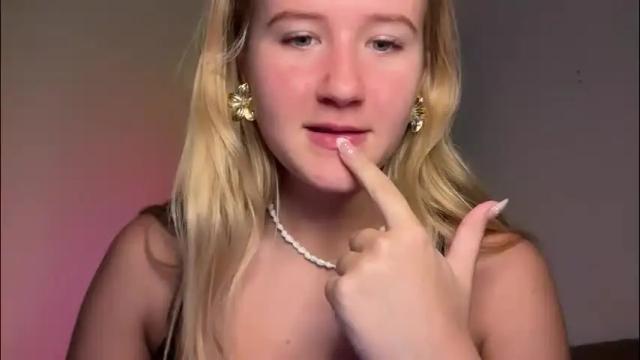 Image 12 of itsssosierra Stream on Chaturbate on 1 month ago