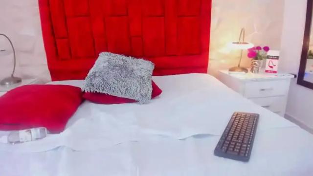 Image 7 of ivonneroberts Stream on Chaturbate on 13 months ago