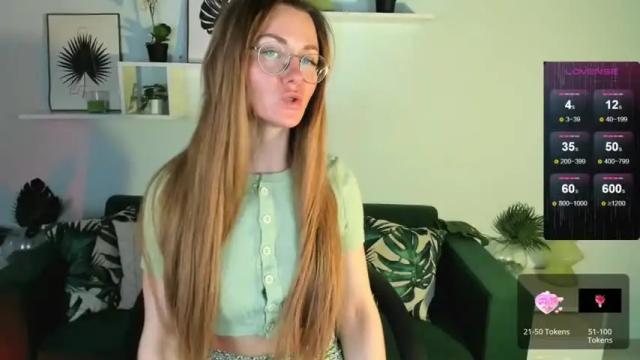 Image 3 of izabelmartin Stream on Chaturbate on 5 months ago