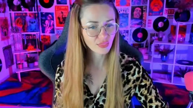 Image 11 of izabelmartin Stream on Chaturbate on 14 months ago