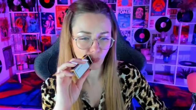 Image 12 of izabelmartin Stream on Chaturbate on 14 months ago