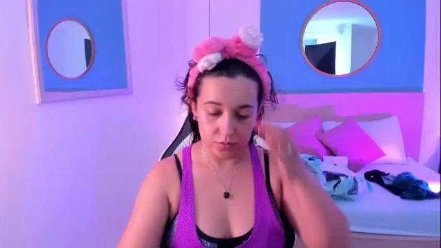 Image 3 of izaro_22 Stream on Chaturbate on 13 days ago