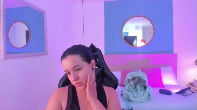 Image 2 of izaro_22 Stream on Chaturbate on 2 months ago