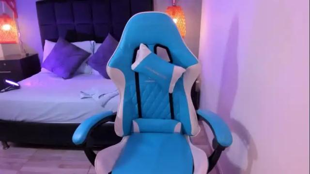 Image 2 of izaro_22 Stream on Chaturbate on 2 months ago