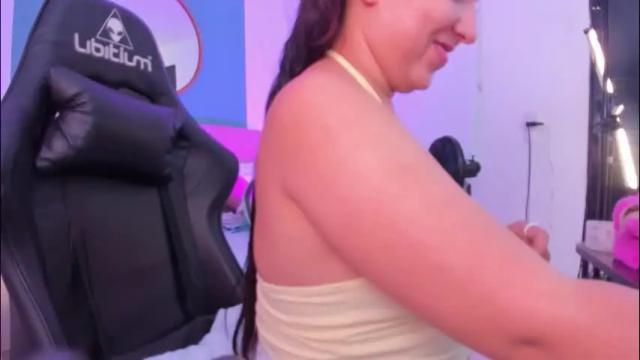 Image 3 of izaro_22 Stream on Chaturbate on 1 month ago