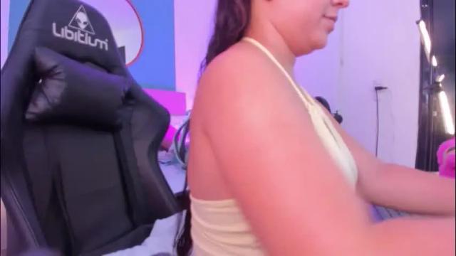 Image 4 of izaro_22 Stream on Chaturbate on 1 month ago