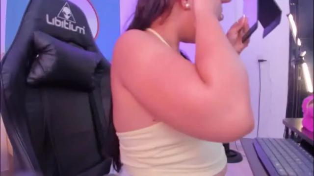 Image 7 of izaro_22 Stream on Chaturbate on 1 month ago