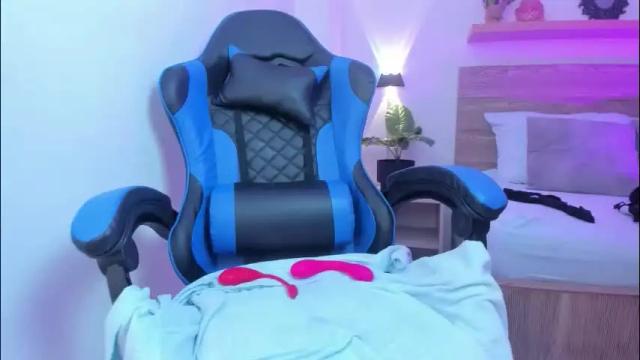 Image 2 of izaro_22 Stream on Chaturbate on 1 month ago