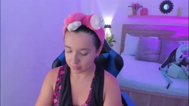 Image 2 of izaro_22 Stream on Chaturbate on 1 month ago