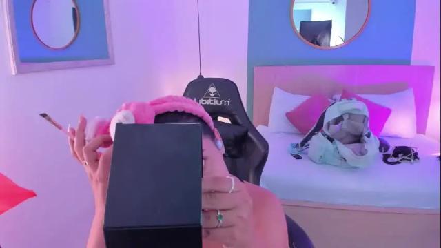 Image 3 of izaro_22 Stream on Chaturbate on 1 month ago