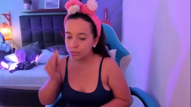 Image 3 of izaro_22 Stream on Chaturbate on 1 month ago