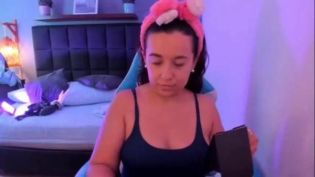 Image 4 of izaro_22 Stream on Chaturbate on 1 month ago