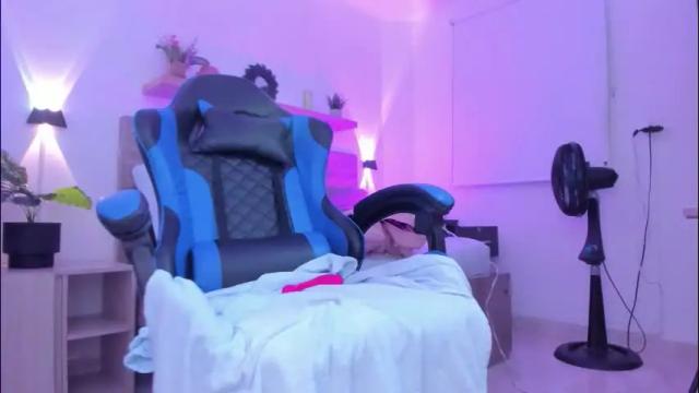 Image 2 of izaro_22 Stream on Chaturbate on 1 month ago