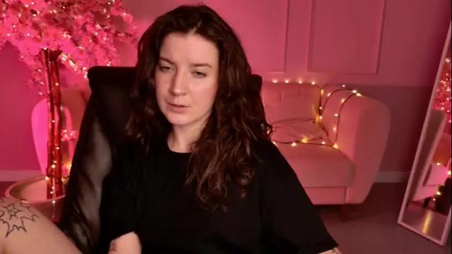 Image 3 of jackiebard Stream on Chaturbate on 12 days ago