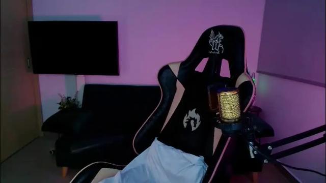 Image 4 of jacky_croft Stream on Chaturbate on 1 month ago