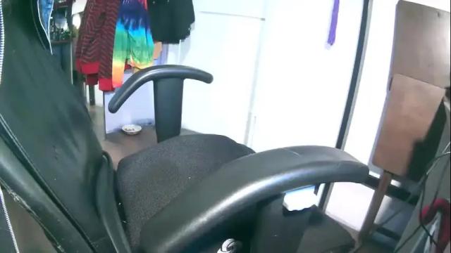 Image 11 of jaddenkicksemeralds Stream on Chaturbate on 12 months ago