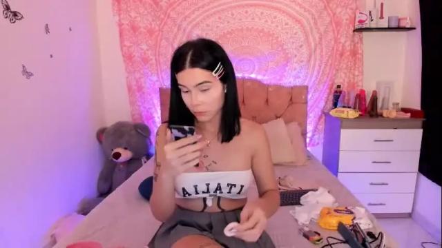 Image 2 of jade__weed Stream on Chaturbate on 9 days ago