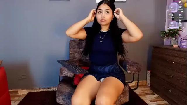 Image 3 of jade_brunnette Stream on Chaturbate on 16 days ago
