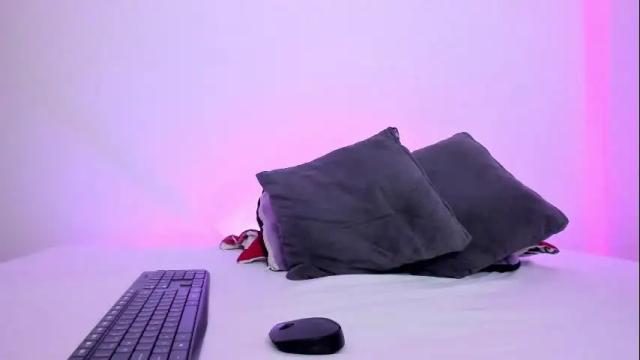 Image 11 of jade_james Stream on Chaturbate on 2 months ago