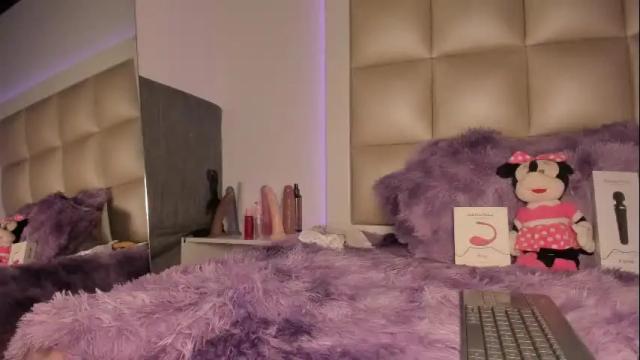 Image 10 of jadeestudios Stream on Chaturbate on 28 days ago