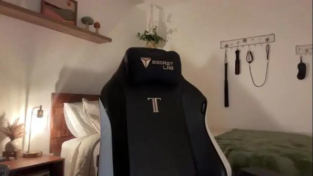 Image 3 of jadelove_ Stream on Chaturbate on 4 months ago