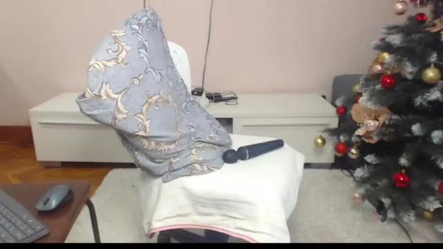 Image 12 of jamie_fox_blondy Stream on Chaturbate on 15 months ago