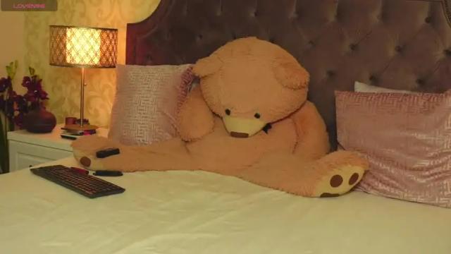 Image 2 of janedevines Stream on Chaturbate on 13 months ago