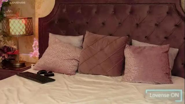 Image 2 of janedevines Stream on Chaturbate on 3 days ago