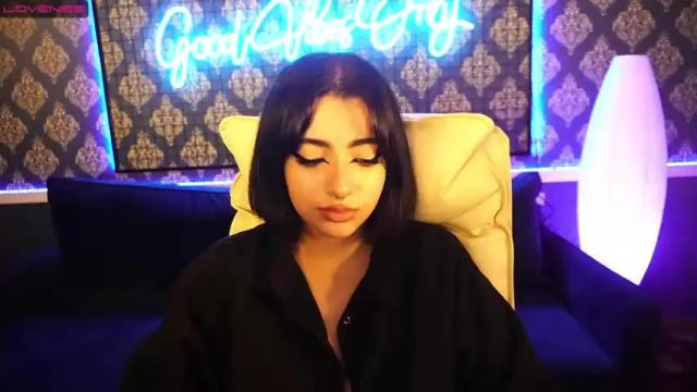Image 11 of janine_loy Stream on Chaturbate on 19 months ago