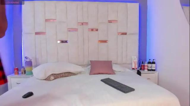 Image 2 of janna_fox_ Stream on Chaturbate on 4 days ago