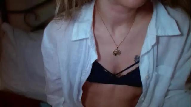 Image 12 of januarydaze Stream on Chaturbate on 2 months ago