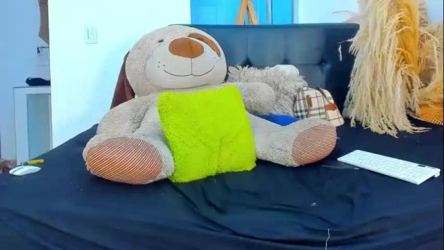 Image 12 of jasmindivas Stream on Chaturbate on 11 days ago