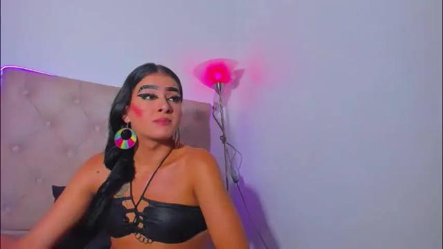 Image 4 of jasmindivas Stream on Chaturbate on 2 months ago