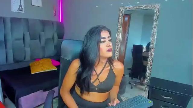 Image 6 of jasmindivas Stream on Chaturbate on 2 months ago