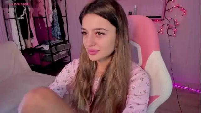 Image 3 of jasmine_urprincess Stream on Chaturbate on 6 days ago