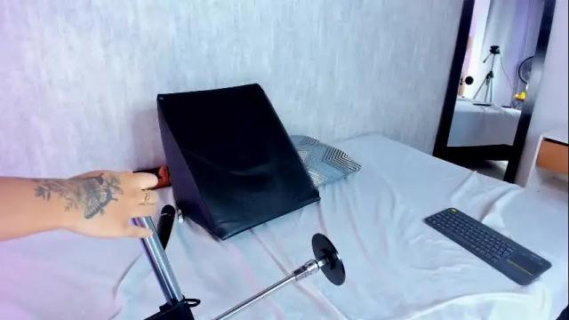Image 10 of jazmin__z Stream on Chaturbate on 6 days ago