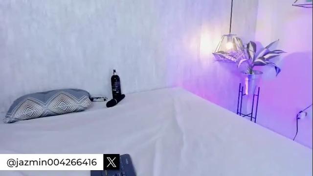 Image 6 of jazmin__z Stream on Chaturbate on 4 days ago