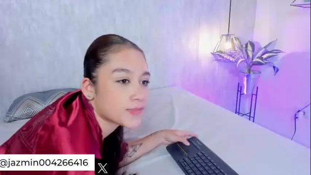 Image 7 of jazmin__z Stream on Chaturbate on 4 days ago